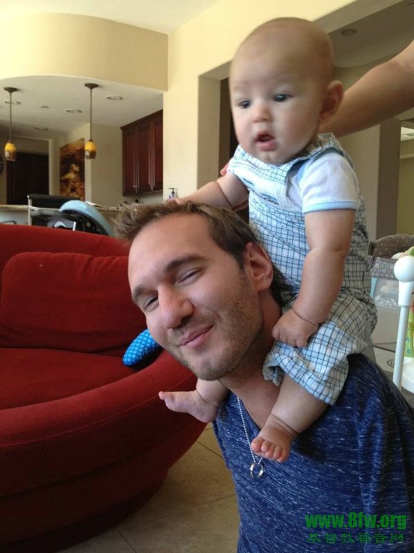 尼克·胡哲和儿子Kiyoshi James Vujicic