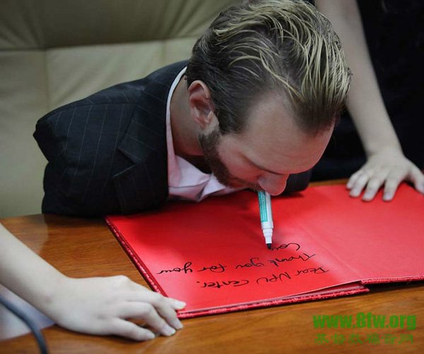 就像有手有脚一样