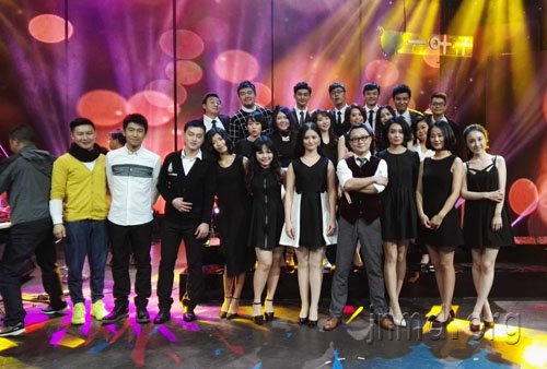 放下骄傲，在俗世中赞美神