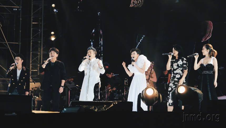 黄国伦与众星合唱