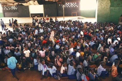 玛丽娜帮助开办700多个孩子参加的夏令营