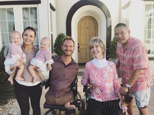 琼妮与力克两家人