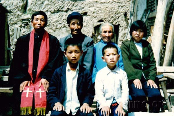 父亲按牧,母亲受洗