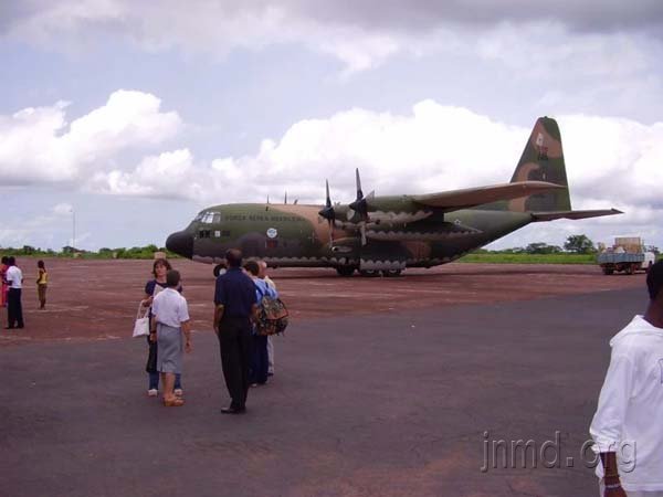 艾达夫妇和山姆乘坐这架飞机在战火中回到巴西
