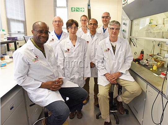 奇贝尔和他的团队