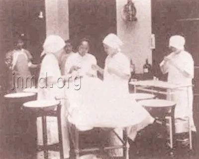 石美玉和护士在江西九江但福徳医院进行手术