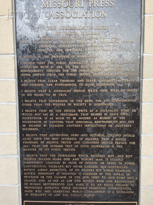 铭刻在密苏里大学新闻学院墙上的《报人信条》